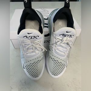 Womens Nike Air Max 270 Size 9.5